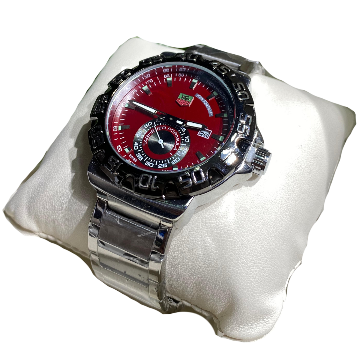 RELOJ TAG HEUER F1 CHRONO HOMBRE. La Elegancia y Precisión del RELOJ TAG HEUER F1 CHRONO HOMBRE En Onlineshoppingcenterg, entendemos que un reloj no es solo un accesorio, sino una declaración de estilo y elegancia. El RELOJ TAG HEUER F1 CHRONO HOMBRE es una pieza de alta calidad que combina la precisión suiza con un diseño deportivo y moderno. Si estás interesado en comprar este modelo icónico, aquí te damos todos los detalles para que tomes la mejor decisión.  ¿Por Qué Elegir un RELOJ TAG HEUER F1 CHRONO HOMBRE? Un Reloj de Alta Calidad y Precisión Suiza El TAG Heuer Formula 1 Chronograph es conocido por su increíble precisión gracias al movimiento de cuarzo suizo que asegura que siempre llegues a tiempo. Los materiales de alta calidad, como la caja de acero inoxidable y el cristal de zafiro resistente a los arañazos, hacen que el Reloj Formula 1 TAG Heuer Precio esté justificado para aquellos que valoran la durabilidad y la elegancia.  Diseño Deportivo y Versátil El TAG Heuer Formula 1 Quartz es famoso por su estilo deportivo, inspirado en el mundo de las carreras de Fórmula 1. La línea TAG Heuer F1 Vintage incluye modelos que han resistido la prueba del tiempo, manteniendo su popularidad entre los amantes de los relojes. El TAG Heuer Formula 1 Red Bull, por ejemplo, ofrece un diseño llamativo con colores vibrantes que recuerdan a la famosa escudería de Fórmula 1.  Características Destacadas del RELOJ TAG HEUER F1 CHRONO HOMBRE Resistencia al Agua y Alta Durabilidad El TAG Heuer Formula 1 Professional 200m es perfecto para los que buscan un reloj resistente al agua, ya que soporta hasta 200 metros de profundidad, ideal para deportes acuáticos o uso diario. Además, el modelo TAG Heuer CAZ1010 destaca por su diseño robusto, preparado para soportar las condiciones más exigentes.